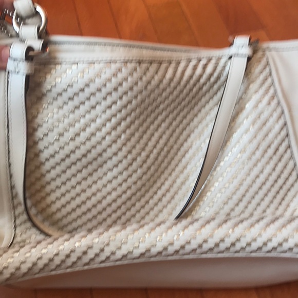 Excellent condition white/ silver print Coach purse - Picture 4 of 4